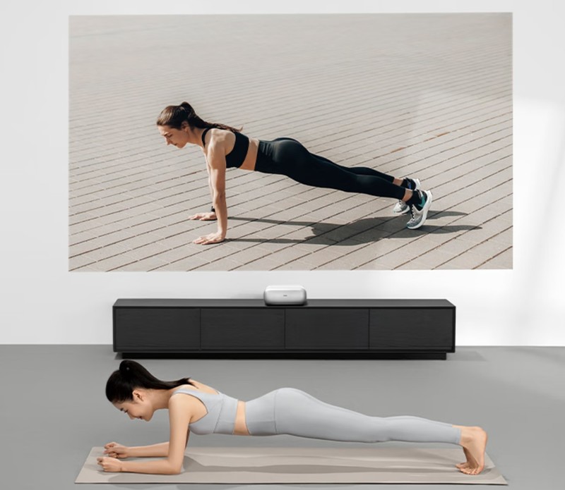 激光投影仪划时代新品，坚果O2用超短焦+三色激光，赢得满堂彩