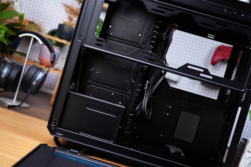 TUF GT502无界版主机：打破界限，超越无限，打造你的极致海景房！