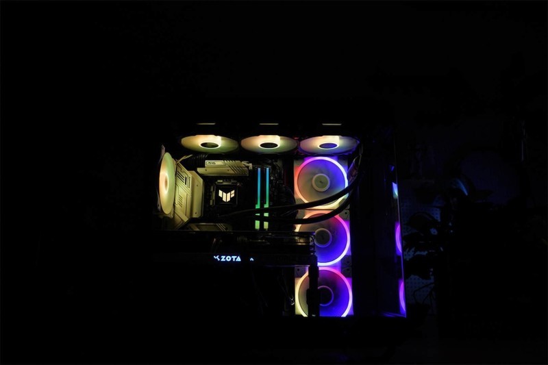 TUF GT502无界版主机：打破界限，超越无限，打造你的极致海景房！