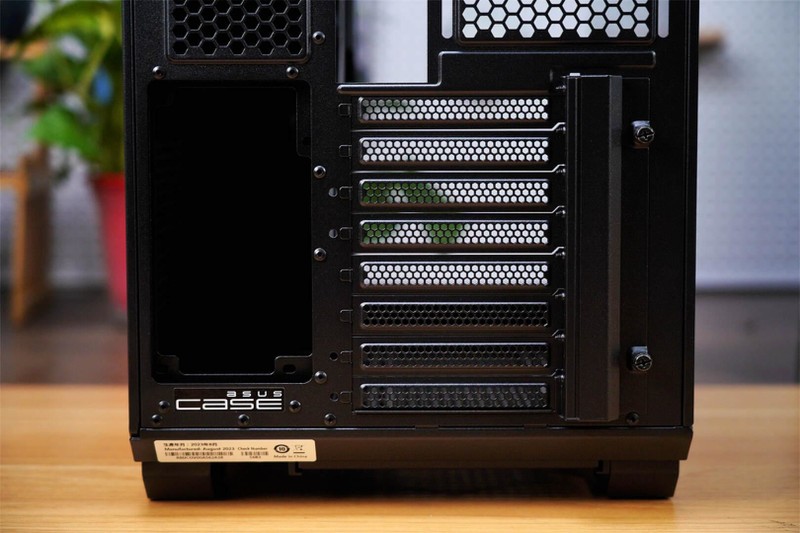 TUF GT502无界版主机：打破界限，超越无限，打造你的极致海景房！