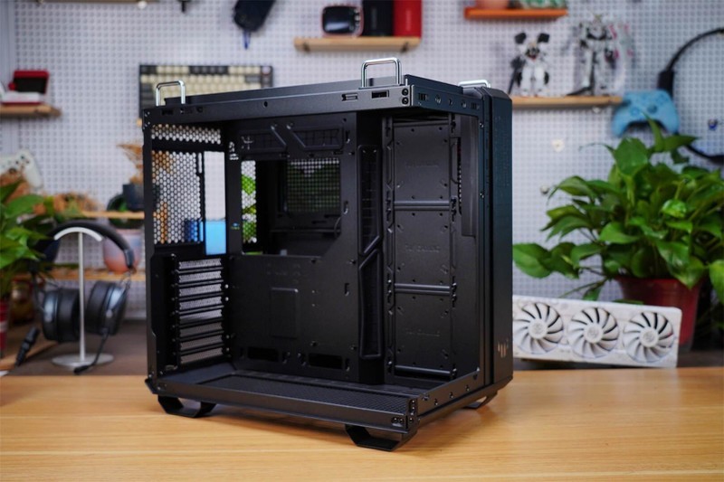 TUF GT502无界版主机：打破界限，超越无限，打造你的极致海景房！