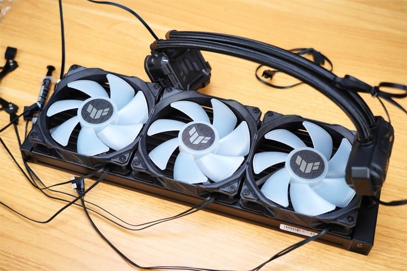 TUF GT502无界版主机：打破界限，超越无限，打造你的极致海景房！