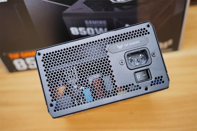 TUF GT502无界版主机：打破界限，超越无限，打造你的极致海景房！