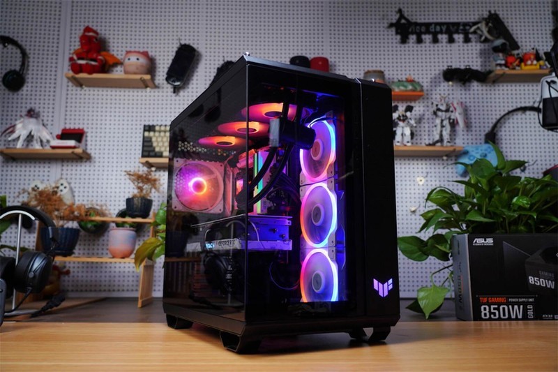 TUF GT502无界版主机：打破界限，超越无限，打造你的极致海景房！