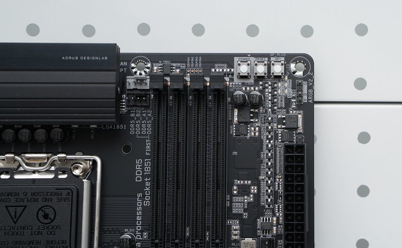 Intel酷睿Ultra 200处理器性价比座驾 技嘉AORUS Z890M小雕主板评测