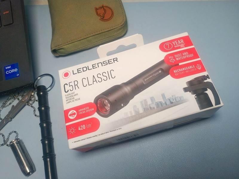 莱德雷神 C5R 手电筒：德国精密工艺与户外照明的完美融合