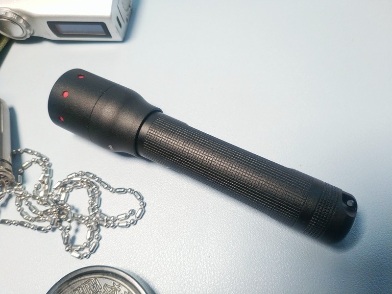 莱德雷神 C5R 手电筒：德国精密工艺与户外照明的完美融合