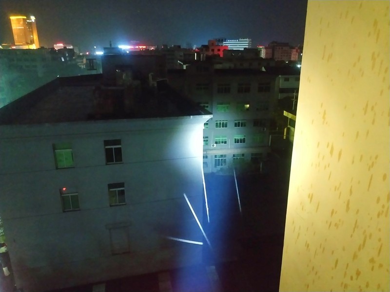 莱德雷神 C5R 手电筒：德国精密工艺与户外照明的完美融合