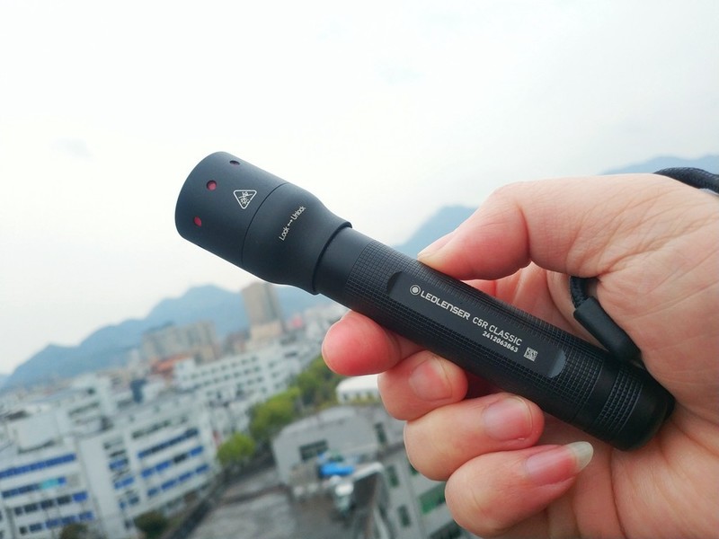 莱德雷神 C5R 手电筒：德国精密工艺与户外照明的完美融合