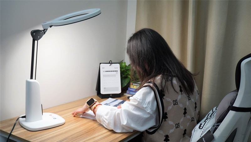 售价3千？爱德华天使之光2专科级护眼台灯实测：噱头还是真本事？