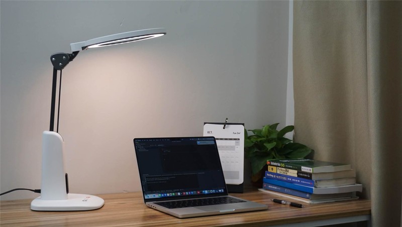 售价3千？爱德华天使之光2专科级护眼台灯实测：噱头还是真本事？