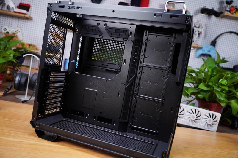 TUF GT502无界版主机：打破界限，超越无限，打造你的极致海景房！