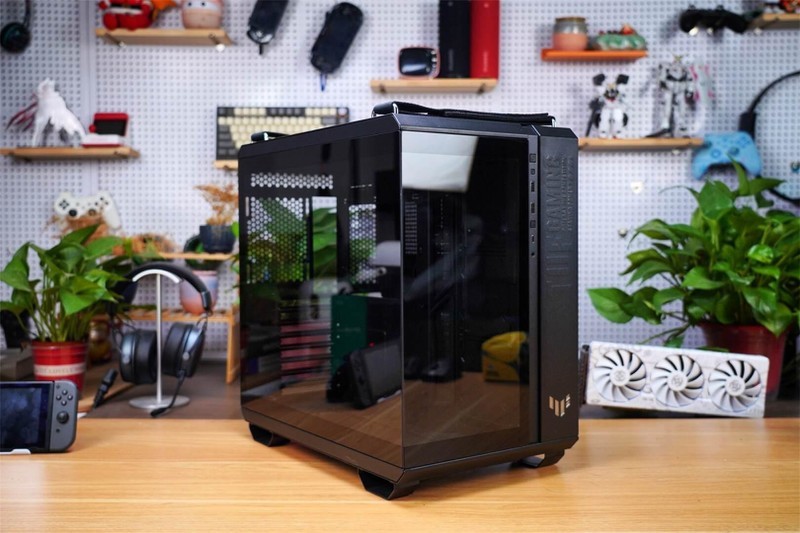 TUF GT502无界版主机：打破界限，超越无限，打造你的极致海景房！