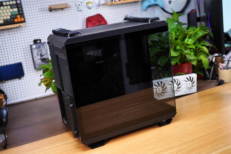 TUF GT502无界版主机：打破界限，超越无限，打造你的极致海景房！