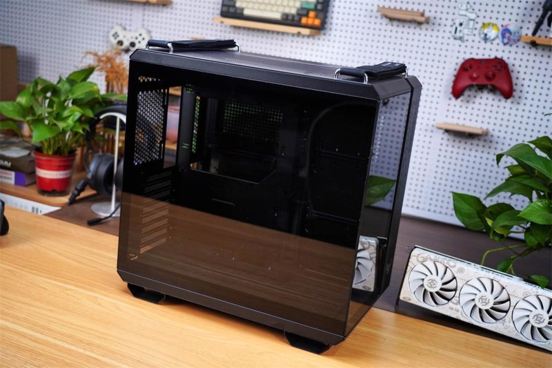 TUF GT502无界版主机：打破界限，超越无限，打造你的极致海景房！