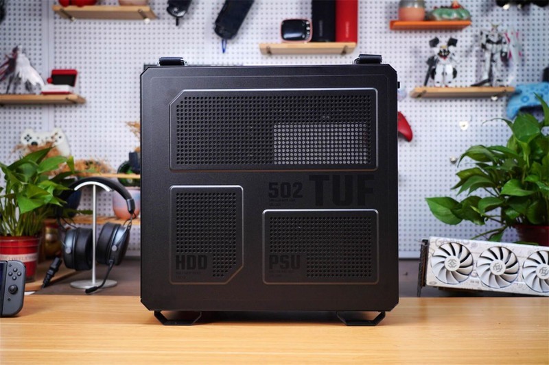 TUF GT502无界版主机：打破界限，超越无限，打造你的极致海景房！