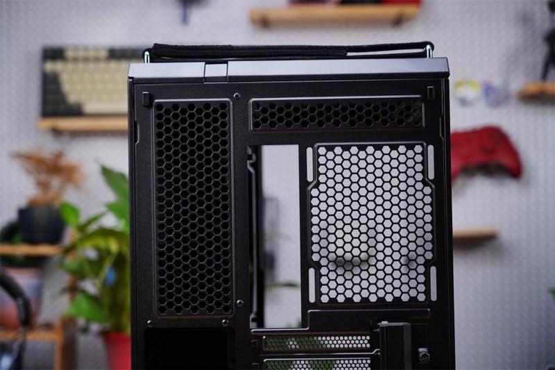 TUF GT502无界版主机：打破界限，超越无限，打造你的极致海景房！