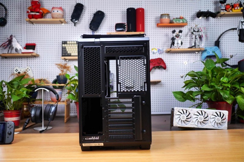 TUF GT502无界版主机：打破界限，超越无限，打造你的极致海景房！