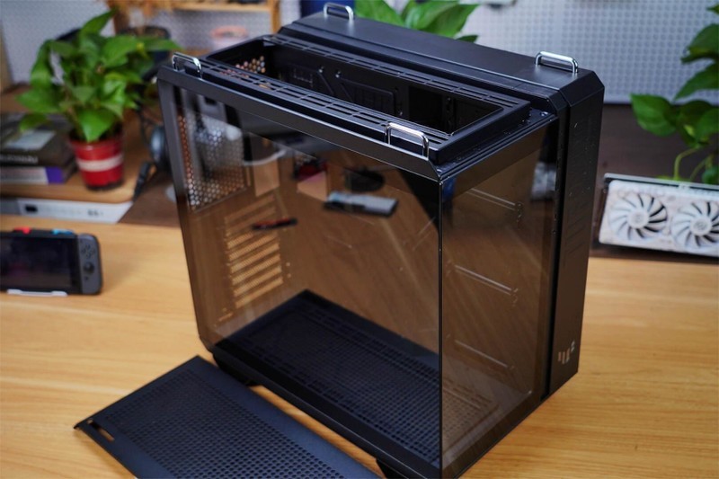 TUF GT502无界版主机：打破界限，超越无限，打造你的极致海景房！