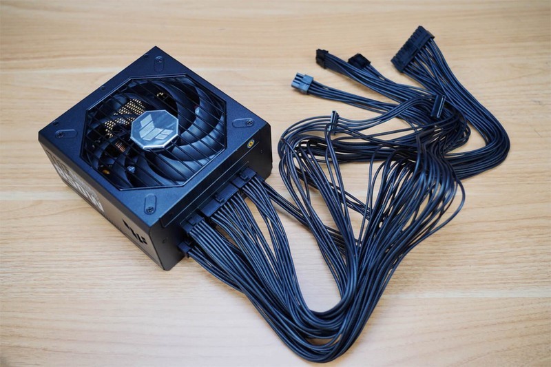 TUF GT502无界版主机：打破界限，超越无限，打造你的极致海景房！