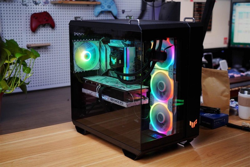 TUF GT502无界版主机：打破界限，超越无限，打造你的极致海景房！