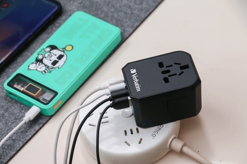 威宝65W氮化镓旅行转换插头：设备都能充，全球224国通用