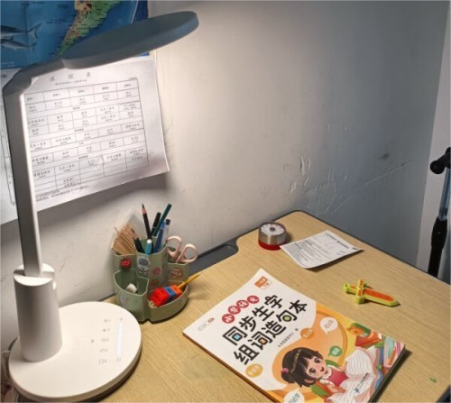 孩子用的台灯哪个牌子好？揭示不良光源正在加剧视力问题！