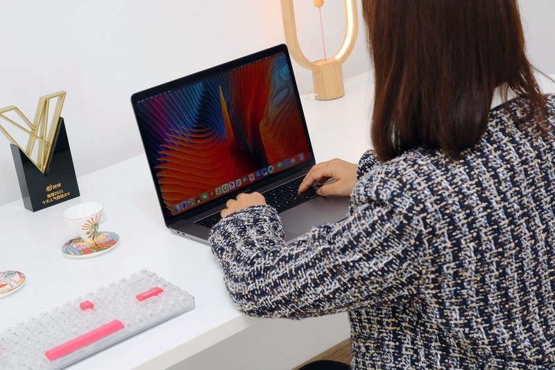 搬砖久坐必备神器，乐歌iE5升降桌用了真回不去！