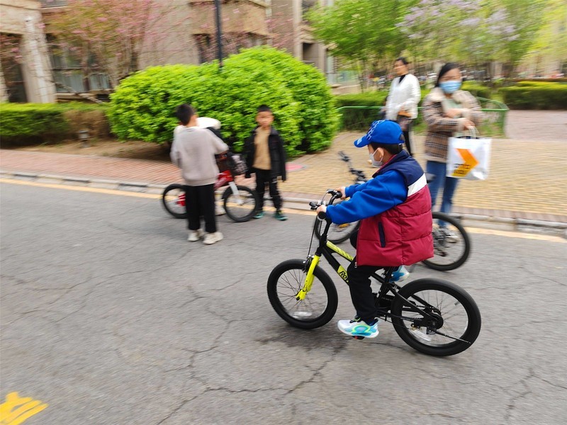 七八岁还不会骑行自行车？没事，我教你快速学会骑自行车