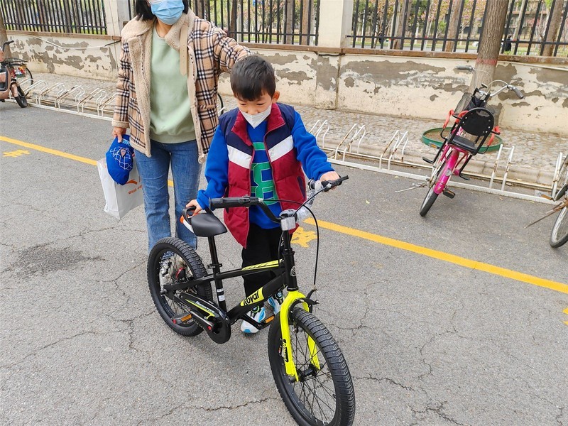 七八岁还不会骑行自行车？没事，我教你快速学会骑自行车