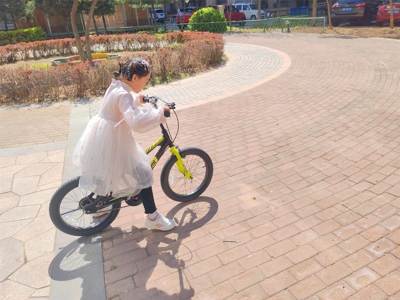 七八岁还不会骑行自行车？没事，我教你快速学会骑自行车