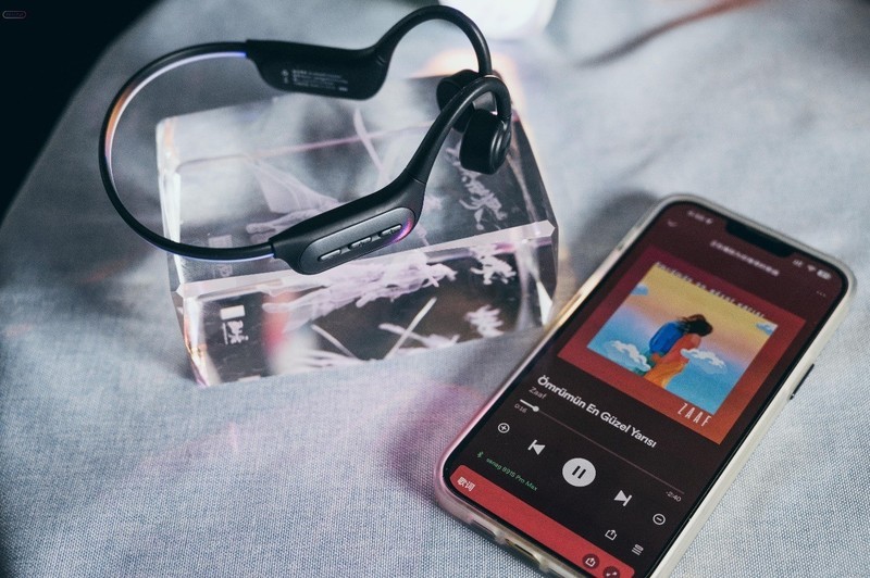 运动中音乐伴侣，音质出色不怕水花，sanag塞那B91骨传导耳机上手