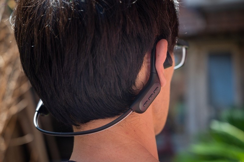 运动中音乐伴侣，音质出色不怕水花，sanag塞那B91骨传导耳机上手