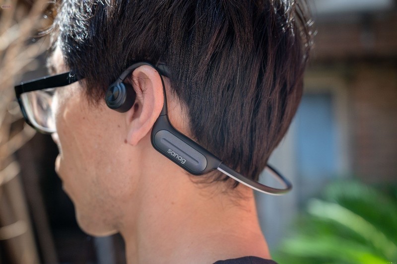 运动中音乐伴侣，音质出色不怕水花，sanag塞那B91骨传导耳机上手