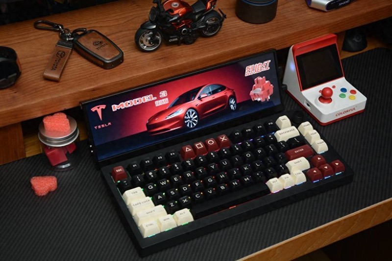 手感更顺滑、Q弹有劲道、声音更干净，TTC烈焰红轴V2上手体验