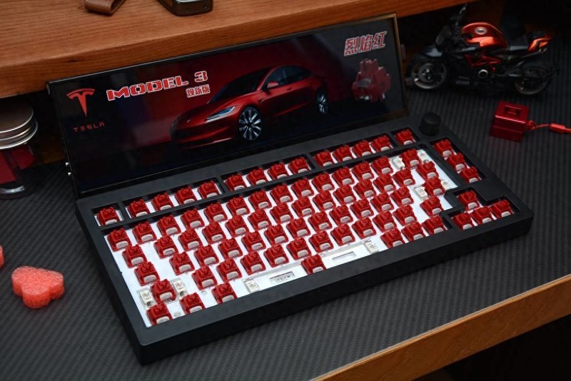 手感更顺滑、Q弹有劲道、声音更干净，TTC烈焰红轴V2上手体验