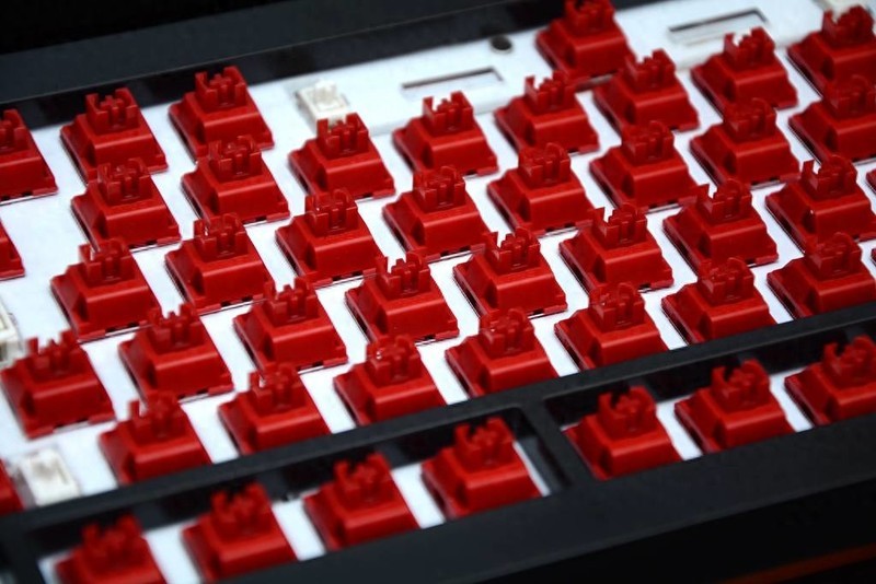 手感更顺滑、Q弹有劲道、声音更干净，TTC烈焰红轴V2上手体验