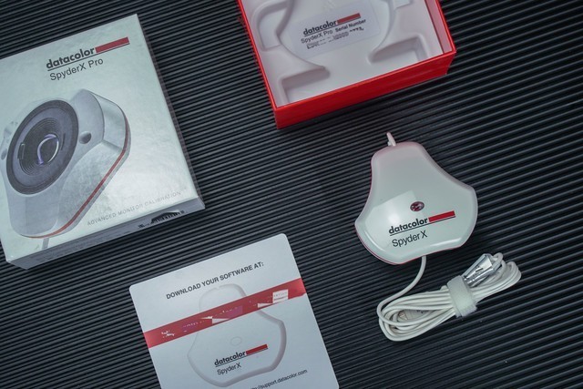 傻瓜式操作，两分钟搞定显示偏色。蓝蜘蛛显示器校色仪性价比超高