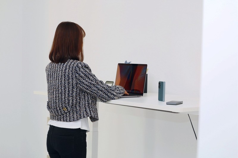 搬砖久坐必备神器，乐歌iE5升降桌用了真回不去！