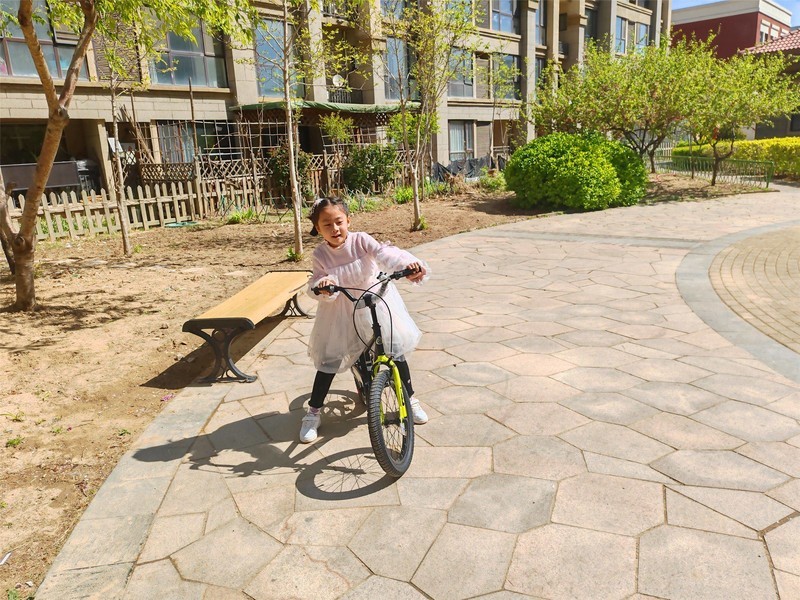 七八岁还不会骑行自行车？没事，我教你快速学会骑自行车