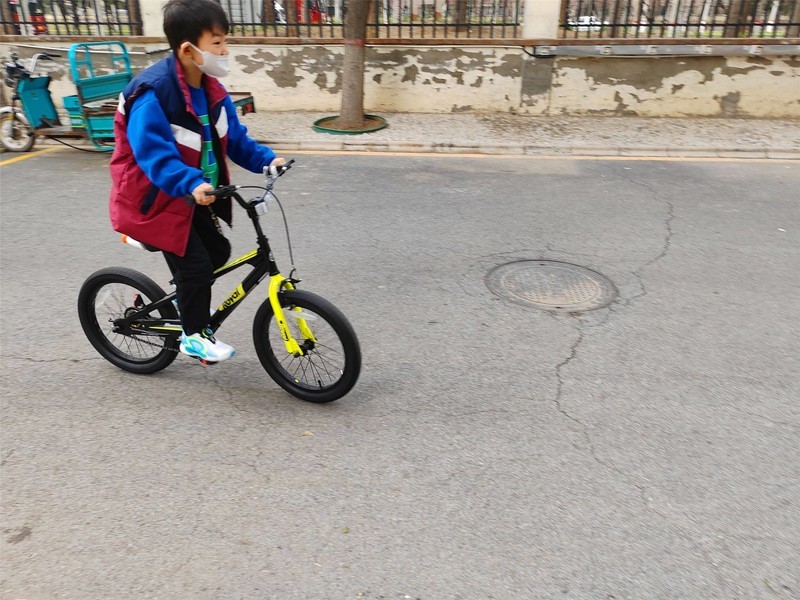 七八岁还不会骑行自行车？没事，我教你快速学会骑自行车