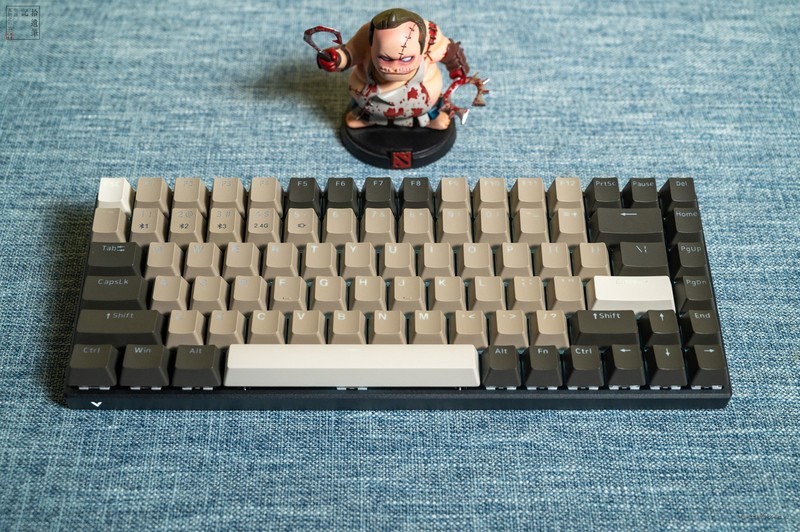 日常工作中，键盘是我每天都用的工具，好的键盘不仅可以提高工作效率，而且放在桌面上