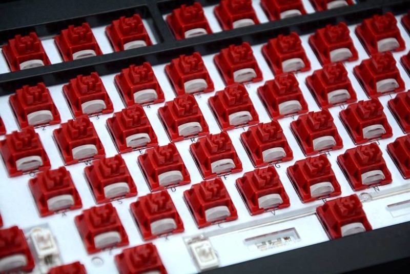 手感更顺滑、Q弹有劲道、声音更干净，TTC烈焰红轴V2上手体验