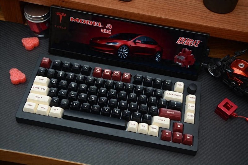 手感更顺滑、Q弹有劲道、声音更干净，TTC烈焰红轴V2上手体验