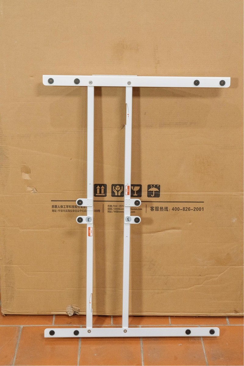 跳脱传统书桌，坐站交替的理想拍档：乐歌智能电动升降桌iE3