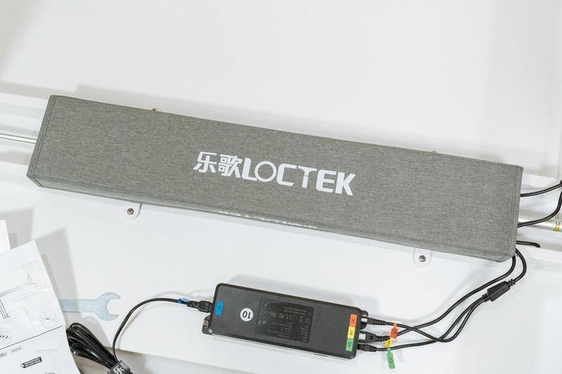 跳脱传统书桌，坐站交替的理想拍档：乐歌智能电动升降桌iE3