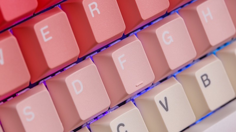 都市丽人的选择，简约干练精美，迪摩F87三模机械键盘