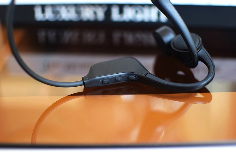 自带64G存储 IPX8级防水 sanag塞那B60骨传导耳机