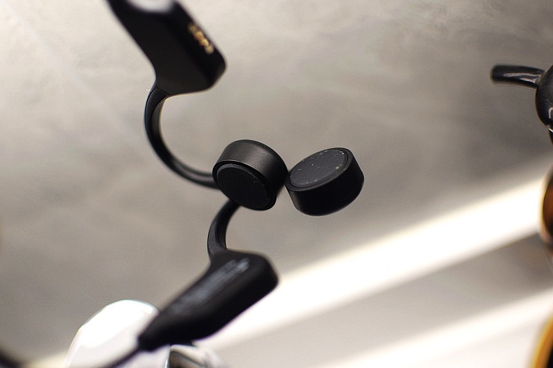 自带64G存储 IPX8级防水 sanag塞那B60骨传导耳机