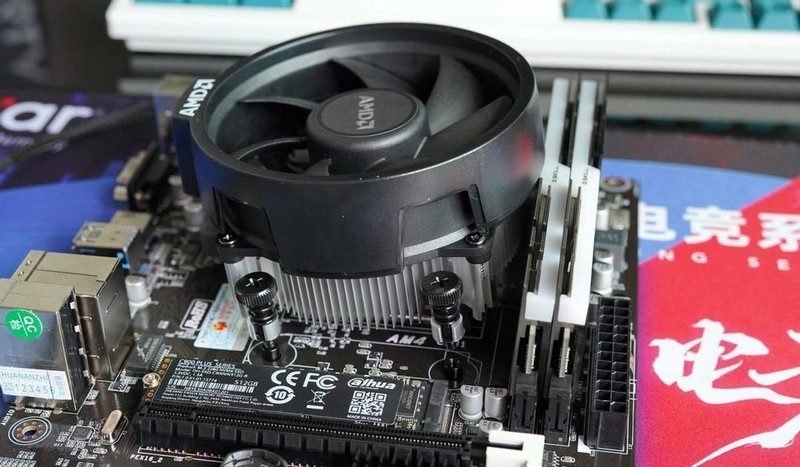 5600G+华南A520M-VH主板：装好千元娱乐办公主机！|华南金牌